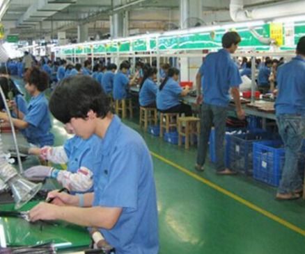 逃离“困在系统里”的年轻人，正转身寻找工厂的凌晨四点